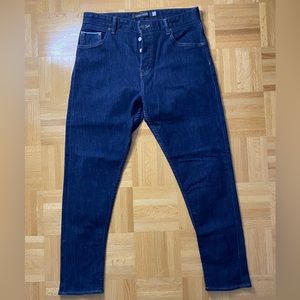 Size 33x30 Slim Traveller jean by Banana Republic. Great for Office and Casual